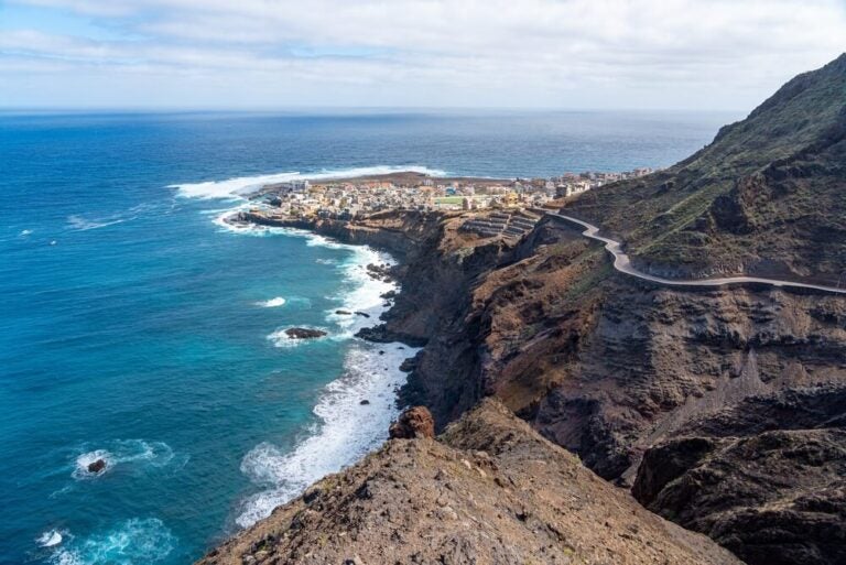 A Ilha de Santo Antão é conhecida pelas paisagens deslumbrantes, montanhas imponentes e vales verdejantes.