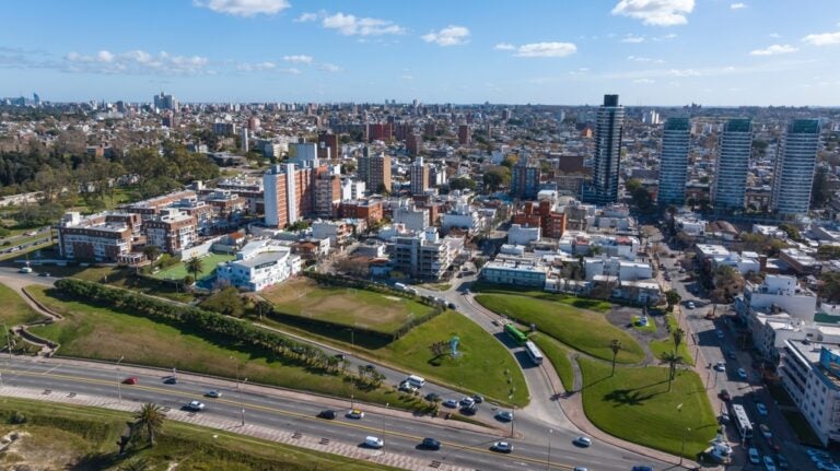 Montevidéu é um dos destinos mais seguros, tranquilos e recomendados da América Latina para mulheres que viajam sozinhas pela primeira vez.