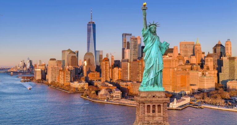 A Estátua da Liberdade é um dos monumentos mais famosos do planeta e o principal símbolo de Nova York.