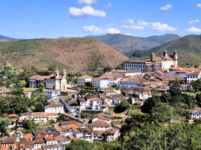 Viajar sozinha para Ouro Preto é uma experiência segura, charmosa e muito tranquila, ideal para quem gosta de história, arte barroca e boa gastronomia
