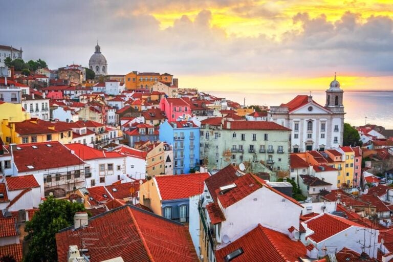 Uma viagem a Lisboa, capital de Portugal, exige planejamento de roteiro, documentos e orçamento