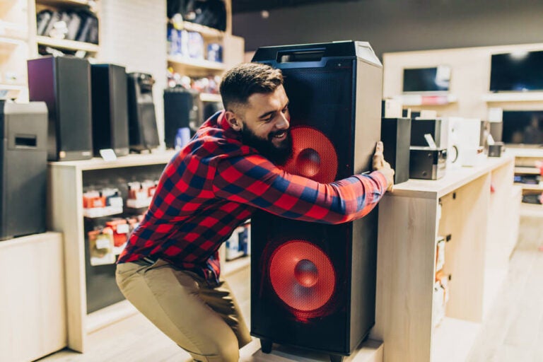 Dubai é um dos melhores destinos do mundo para comprar eletrônicos, combinando impostos baixos (IVA de apenas 5%), alta concorrência e lançamentos imediatos