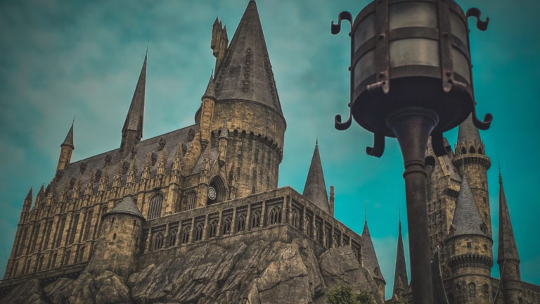 A área The Wizarding World of Harry Potter no Universal Studios Hollywood.