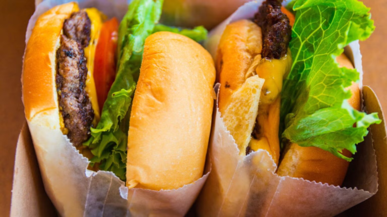 Vale incluir um hambúrguer do In-N-Out no seu roteiro por Los Angeles.