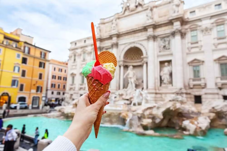 O gelato tradicional de Roma é um sorvete feito com ingredientes naturais, muito apreciado por moradores e viajantes. Crédito: Shutterstock