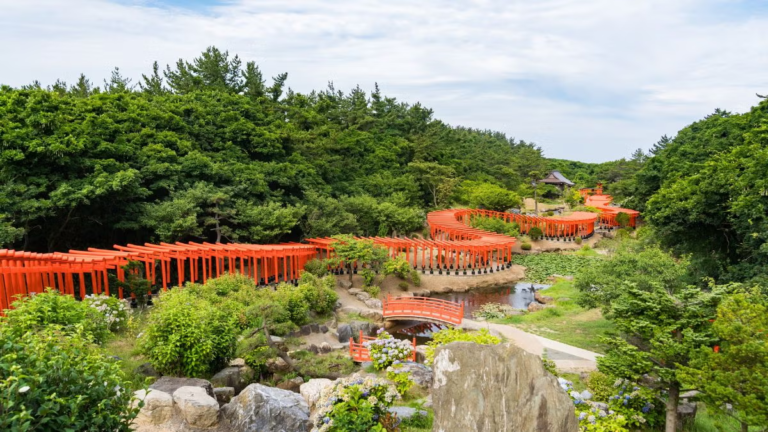 Templo Kiyomizu-dera ao pôr do sol, em Quioto.