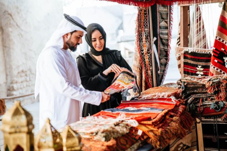 Em Dubai, pode encontrar tapetes que vão desde peças persas autênticas e artesanais até opções modernas e económicas.