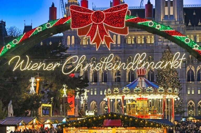 Os mercados de Natal em Viena transformam a capital da Áustria em um cenário de conto de fadas durante o Advento.