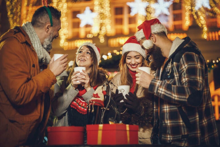 Tomar o Svařák em Praga é uma das experiências de inverno mais tradicionais e aconchegantes da cidade.