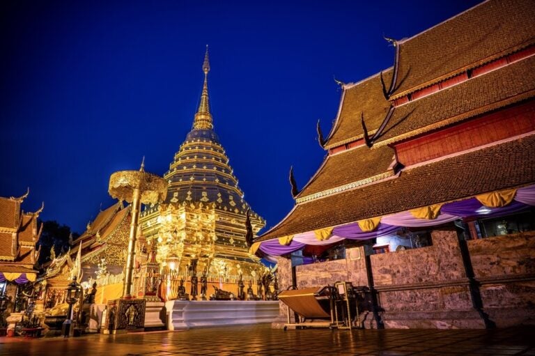 Chiang Mai é famosa por seus templos históricos, pela natureza nas montanhas e pela culinária autêntica.