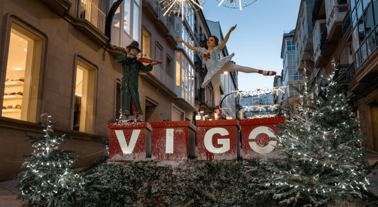 Os mercados de Natal em Vigo combinam decorações tradicionais de madeira com milhões de luzes de LED e atrações festivas por toda a cidade.