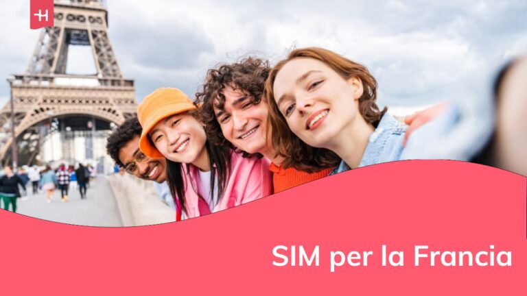 Gruppo di giovani amici felici in visita a Parigi e alla Torre Eiffel, zona del Trocadero e fiume Senna