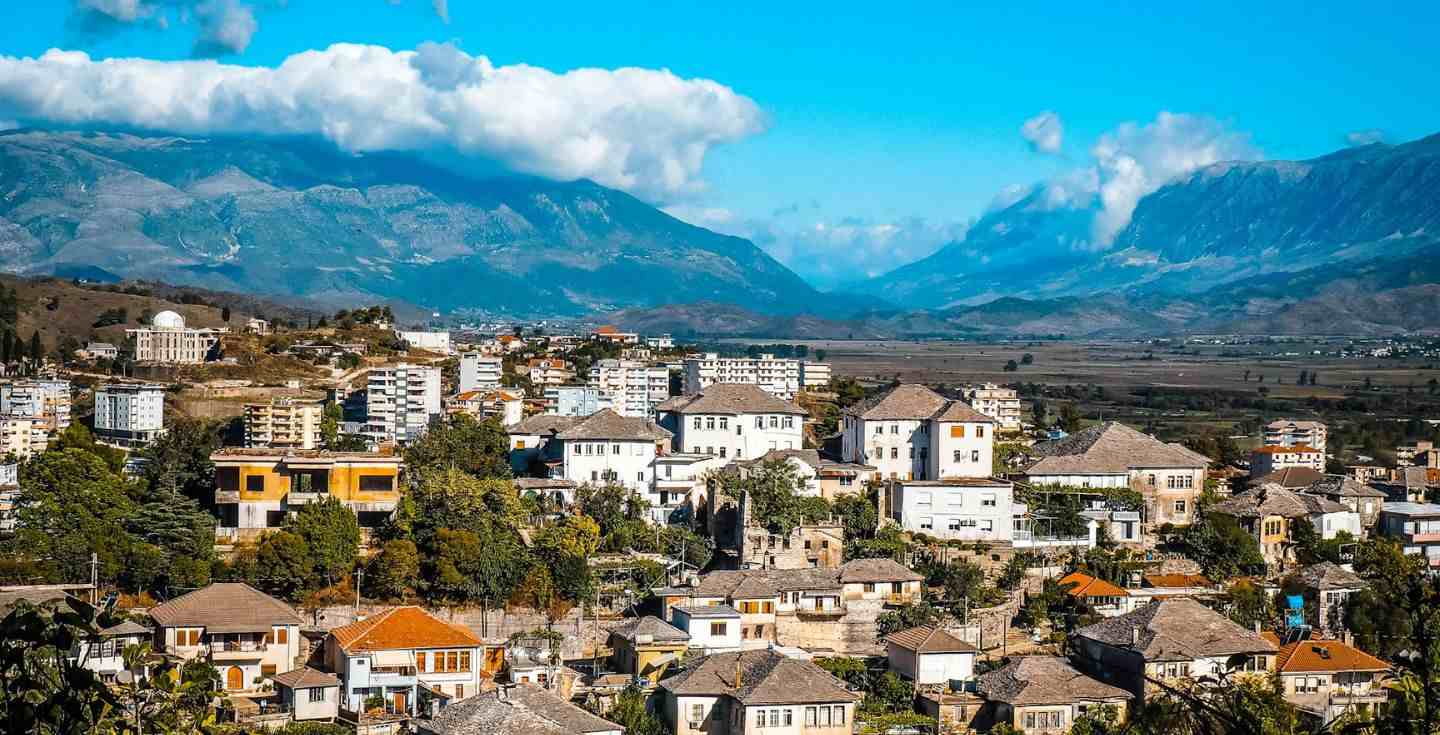 Paesaggio di case tradizionali a Gjirokastra, Albania