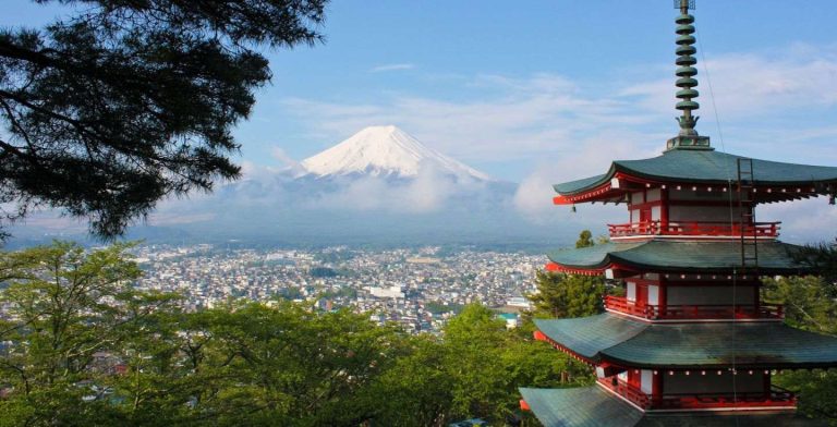 Monte Fuji e tempio in Giappone