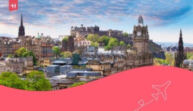 Il panorama di Edimburgo di giorno visto da Calton Hill, in Scozia