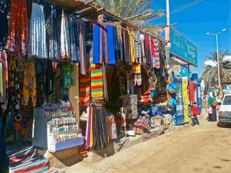 Bancarella di vestiti in Egitto