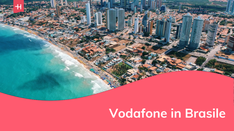 Vista aerea della costa di una città del Brasile.