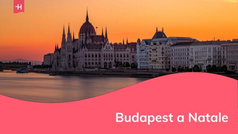 Panorama di Budapest, Ungheria durante il tramonto
