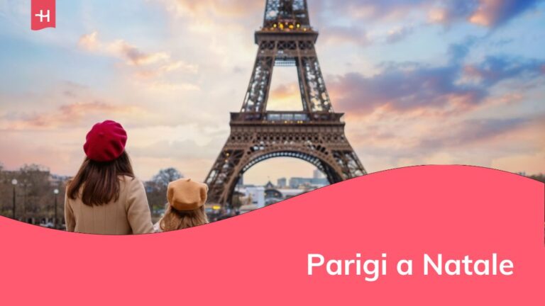 Concept di viaggio in città con una madre e sua figlia che ammirano lo splendido tramonto sulla Torre Eiffel a Parigi, Francia.