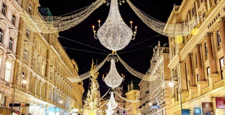 Illuminazioni della via Graben a Vienna.