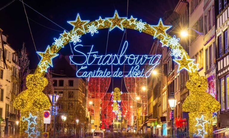 Ingresso al centro storico di Strasburgo nel periodo natalizio
