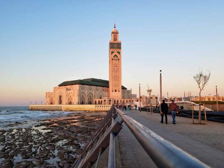 vista della moschea Hassan II a Casablanca, in Marocco
