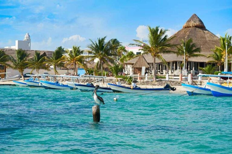 La spiaggia di Puerto Morelos nella Riviera Maya, nel Messico maya