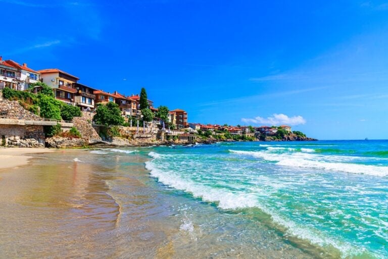 Sozopol, Bulgaria. Vista del centro storico sulla costa del Mar Nero.