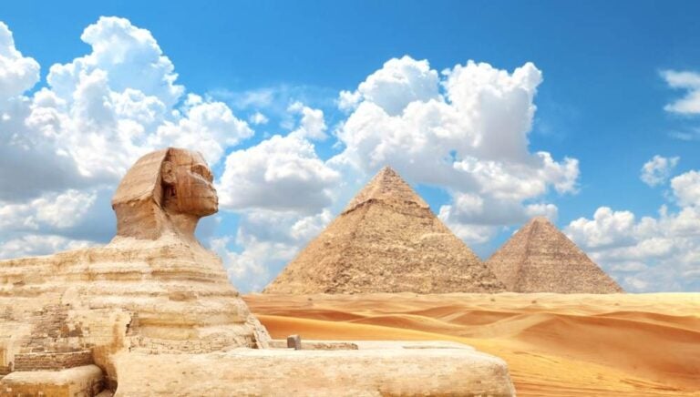 La Grande Sfinge e le piramidi di Chefren e Cheope, Il Cairo, Egitto.