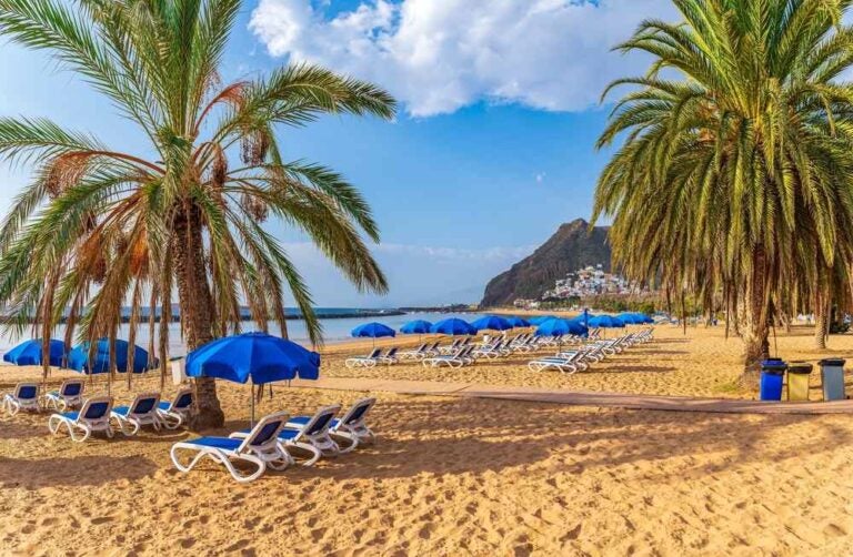 Paesaggio con la spiaggia di Las teresitas, Tenerife, Isole Canarie, Spagna