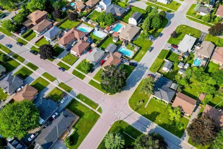 Vista aerea della costa del Lago Ontario a Oshawa