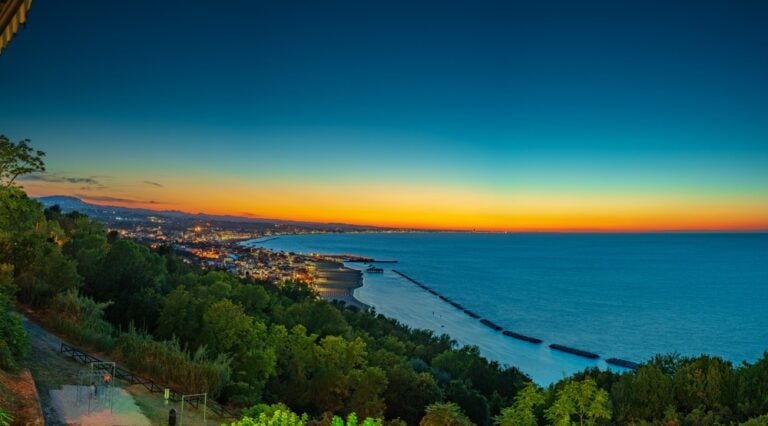 Tramonto a Gabicce Monte, splendida vista sulla Riviera Romagnola.