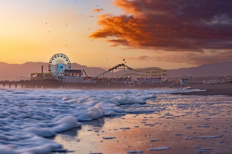 Il molo di Santa Monica al tramonto, California, Los Angeles.