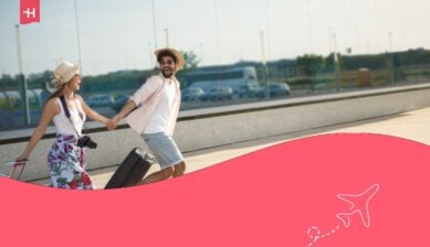 Una giovane coppia sta iniziando ad arrivare con un volo