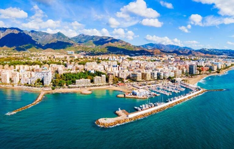 Marbella è una città della provincia di Malaga, in Andalusia, Spagna.