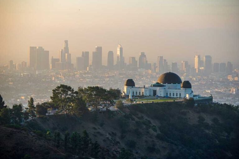  Il Griffith Observatory all’alba, Mount Hollywood, Los Angeles.