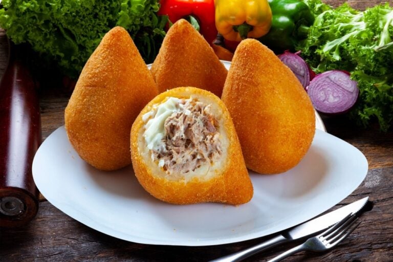 Coxinha di pollo, snack brasiliano.