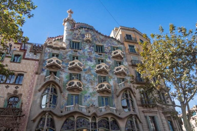 Casa Batlló, edificio modernista di Antoni Gaudí, patrimonio dell'UNESCO, sul Passeig de Gràcia, Barcellona, Catalogna (Catalunya), Spagna