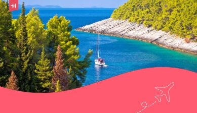 Vista della baia di Pupnatska Luka sull'isola di Korčula, meta velistica nell'arcipelago della Dalmazia meridionale, in Croazia