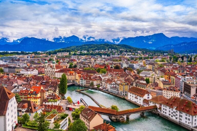 Lucerna, Svizzera: vista aerea sul fiume Reuss.