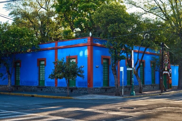 Il Museo di Frida Kahlo, noto anche come Casa Azul, al mattino a Coyoacán.