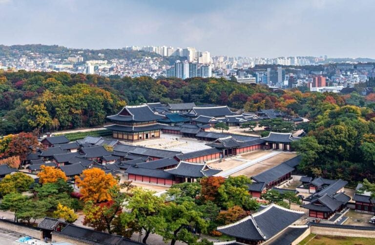Il palazzo Changdeokgung in autunno, Seul, Corea del Sud.
