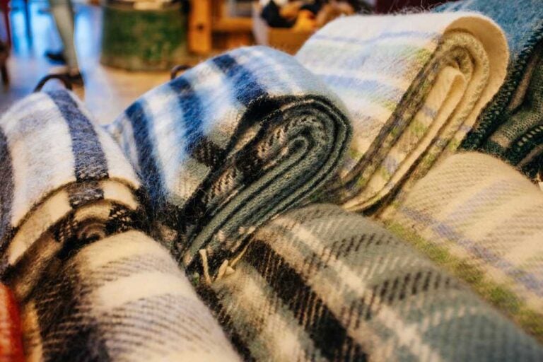 Coperta a quadri in un negozio di souvenir in Islanda