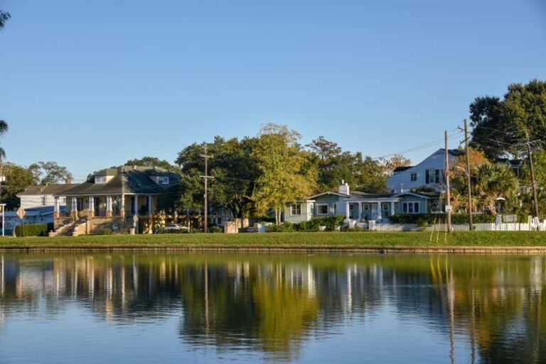 Case di fronte all’acqua a Bayou St. John.