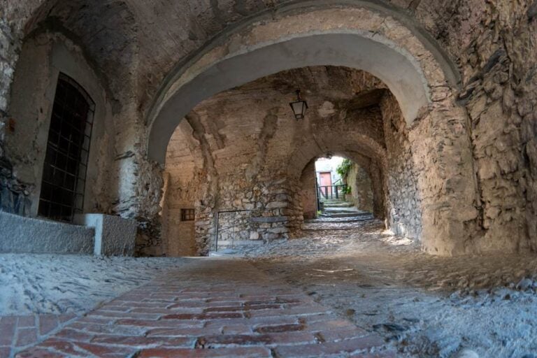 Triora, antico borgo situato nell'entroterra ligure, in Italia.