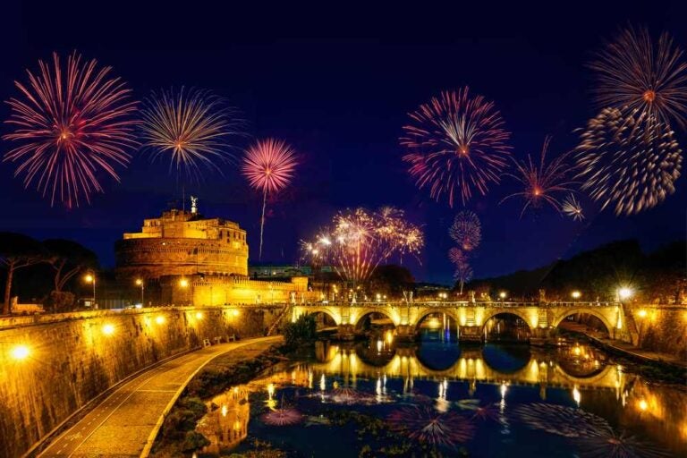 Fuochi d’artificio di Capodanno a Castel Sant’Angelo, Roma.