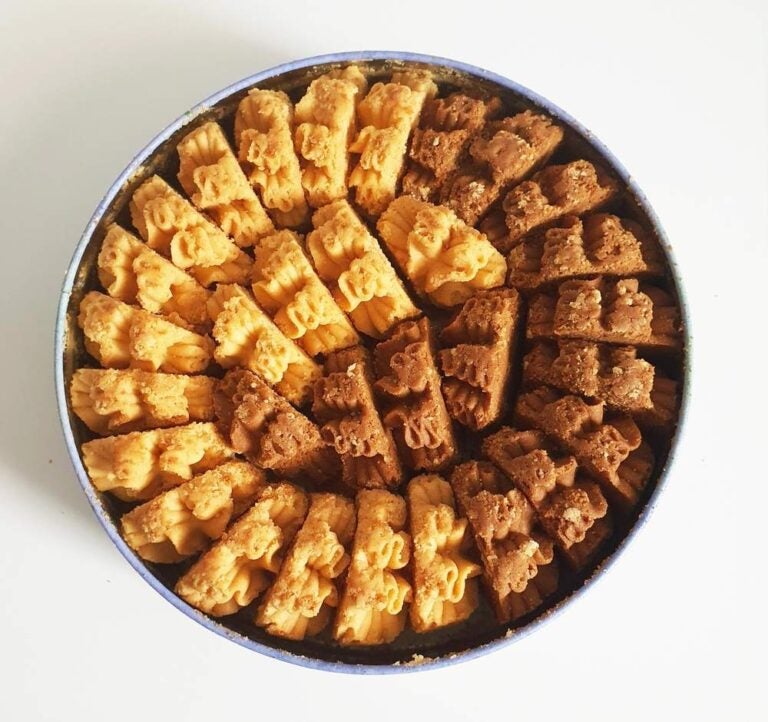 I dolci di Hong Kong sono tra i migliori souvenir da portare a casa. A chi non piacerebbe acquistare biscotti al burro e pasticcini ripieni di crema pasticcera? 