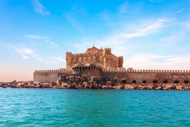 La Cittadella di Qaitbay, famosa fortezza medievale costruita sul sito del Faro di Alessandria, in Egitto