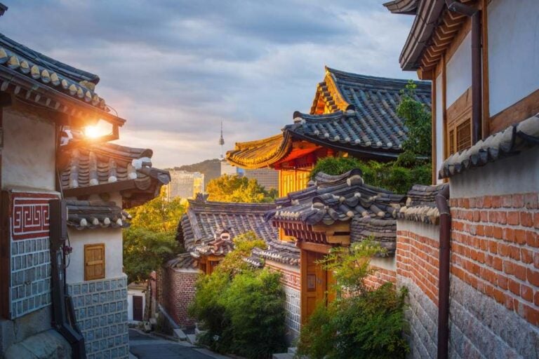 Bukchon Hanok è un villaggio culturale tradizionale situato nel centro di Seul.