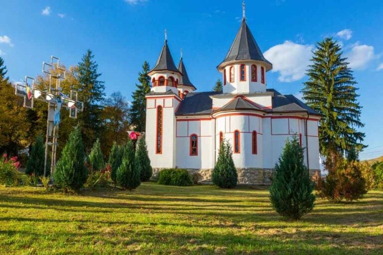 Romania, provincia di Alba, Rimetea, Monti Trascau. Chiesa ortodossa.